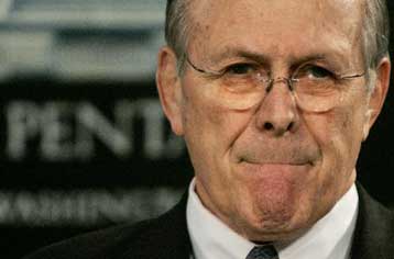 Το ενδεχόμενο… σύλληψης αντιμετωπίζει ο Ντ.Ράμσφελντ στη Γερμανία