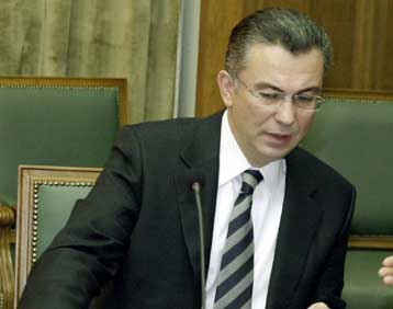 Για καλλιέργεια σύγχυσης κατηγορεί η ΕΣΗΕΑ τον Θ.Ρουσόπουλο