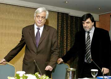 Αντιδρά η ΑΔΕΔΥ για τις μικρές αυξήσεις στο Δημόσιο