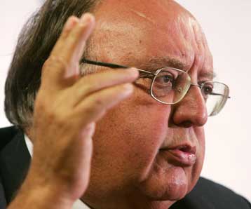 Η ΝΔ θέλει να μετατρέψει την Ελλάδα σε δημοκρατία τουρκικού τύπου, λέει ο Θ.Πάγκαλος