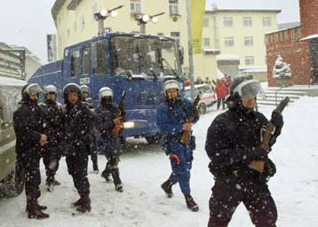 Έληξε αναίμακτα κατάληψη του ισπανικού προξενείου στη Βέρνη – Εξαφανίστηκαν οι δράστες