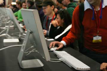 Το αμερικανικό Top 100 μαθαίνει να σέβεται τις δικτυακές πωλήσεις