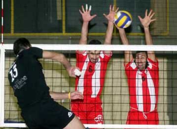 Με άνεση πέρασε ο Ολυμπιακός από το Μετς, 3-0 σετ το Παγκράτι