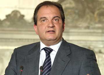 Ζητούμενο η αυτοκάθαρση σε Δικαιοσύνη και Εκκλησία, λέει ο Κ.Καραμανλής