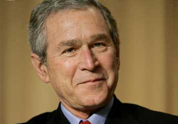 Αλμα στη δημοτικότητα Μπους μετά τις εκλογές στο Ιράκ και το ετήσιο διάγγελμα