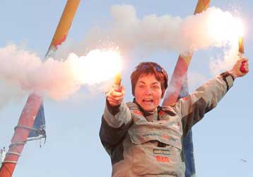 Ο γύρος του κόσμου σε 71 ημέρες από την ιστιοπλόο Έλεν ΜακΑρθουρ