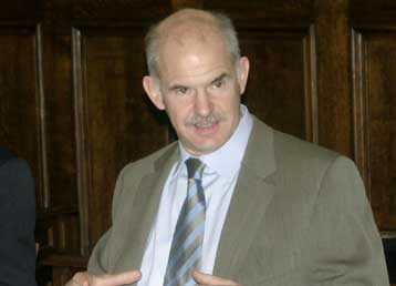 Να ξεκαθαρίσει σύντομα η κατάσταση σε Δικαιοσύνη και Εκκλησία ζητά ο Γ.Παπανδρέου