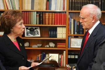 Θετική η υποδοχή του νέου Προέδρου από τον πολιτικό κόσμο