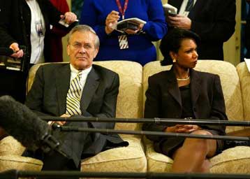 Ράις και Ράμσφελντ σε αποστολή εξασφάλισης μεγαλύτερης διεθνούς συμμετοχής στο Ιράκ