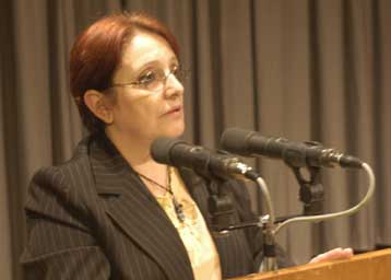 Η Αλέκα Παπαρήγα διαχώρισε τις θέσεις του ΚΚΕ από εκείνες των υπολοίπων κομμάτων