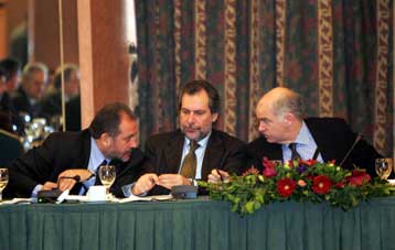 Με έλλειμμα σοβαρότητας αντιμετωπίζει η κυβέρνηση τους αγρότες, λέει ο Γ.Παπανδρέου