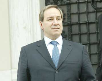 Συμβατή με τη στρατηγική μας η εισήγηση της Κομισιόν για το έλλειμμα, λέει το ΥΠΕΘΟ