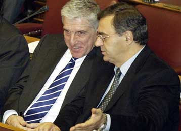 «Επίθεση» στην κυβέρνηση για την οικονομική πολιτική εξαπέλυσε το ΠΑΣΟΚ