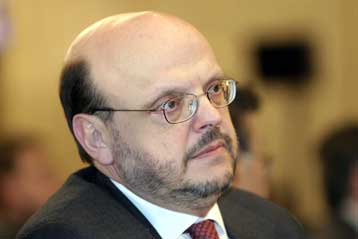 Σε κίνηση εντυπωσιασμού αποδίδει η κυβέρνηση την αποχώρηση του ΠΑΣΟΚ από τη Βουλή