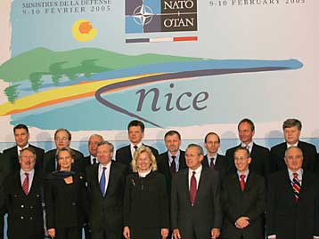 Ενίσχυση και επέκταση της αποστολής του στο Αφγανιστάν αποφάσισε το ΝΑΤΟ