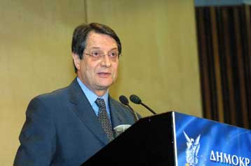 Συνάντηση Αναστασιάδη με Γκιουλ στην Αγκυρα-Στα κατεχόμενα Αμερικανοί επιχειρηματίες