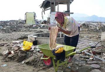 Ζωντανή εντοπίστηκε 18χρονη σε νησί του Ινδικού 45 ημέρες μετά τη βιβλική καταστροφή