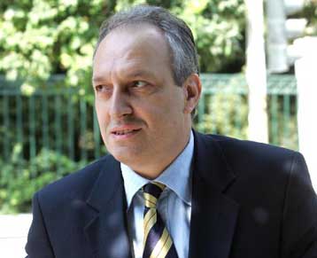 Συνάντηση Καραμανλή – Μπασιάκου εν μέσω σφοδρής κριτικής των «γαλάζιων» αγροτών