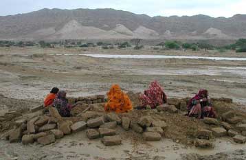 Υποχώρηση φράγματος στο Πακιστάν με 50 νεκρούς και εκατοντάδες αγνοούμενους