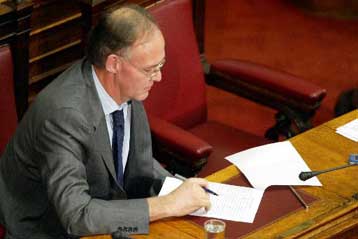 Κόντρα κυβέρνησης – ΠΑΣΟΚ στη Βουλή για την πολιτική κρατικού δανεισμού