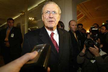 Συναινετική ομιλία Ράμσφελντ στη διάσκεψη του Μονάχου με φόντο το Ιράκ