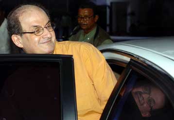 Αμετάκλητη η καταδίκη σε θάνατο του Ρουσντί, λένε οι Φρουροί της Επανάστασης