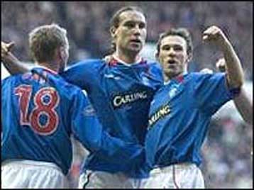 Οι Ρέιντζερς 3-0 την Χιμπέρνιαν και «πιέζουν» την Σέλτικ στην κορυφή