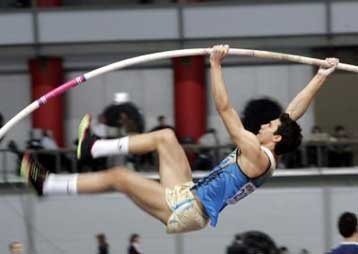 Ο Πανελλήνιος πρωταθλητής 2005 σε άνδρες και γυναίκες στον κλειστό στίβο