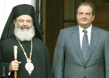 Δυσαρέσκεια σε Μαξίμου και Αρχιεπισκοπή για τους χειρισμούς στο εκκλησιαστικό