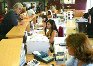 Σαφάρι της Εφορίας για οφειλέτες με χρέη άνω των 70.000 ευρώ