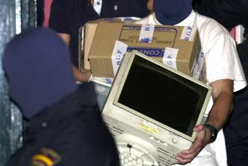 Συνελήφθη γλύπτης που «υποσχόταν» διορισμούς στο Δημόσιο μέσω Internet