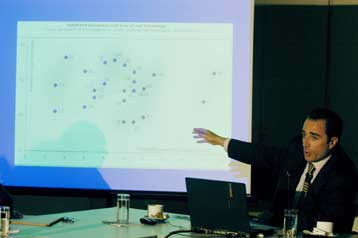 Αβεβαιότητα για την οικονομία εκφράζουν οι Έλληνες, σύμφωνα με το Ευρωβαρόμετρο