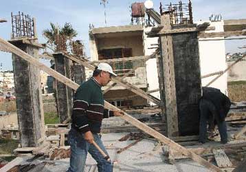 Χάθηκαν 44.500 θέσεις εργασίας στις κατασκευές το 2004