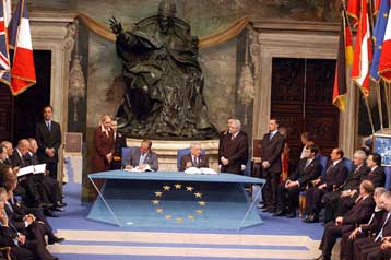 Πολύ σύντομα στη Βουλή το Ευρωπαϊκό Σύνταγμα, δηλώνει η κυβέρνηση