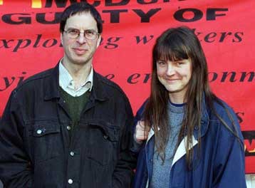 Δικαίωση από το ΕΔΑΔ για δύο Βρετανούς που δυσφήμησαν αμερικανική αλυσίδα φαγητού