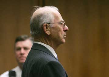 Σε 15ετή κάθειρξη καταδικάστηκε Αμερικανός καθολικός ιερέας για βιασμό ανηλίκου