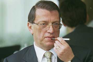 Ενώπιον της Δικαιοσύνης ο Μεσούτ Γιλμάζ κατηγορούμενος για διαφθορά