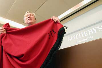 Ξεπέρασε κάθε προσδοκία η δημοπρασία αντικειμένων της οικογένειας Κένεντι