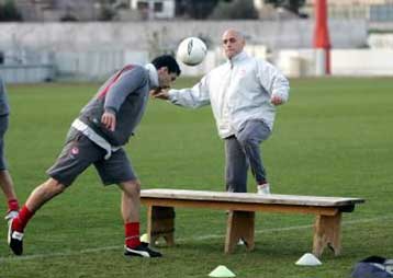 Δεν φανέρωσε τα πλάνα του στην προπόνηση ο Μπάγεβιτς-Ερωτηματικά για την δεξιά πλευρά