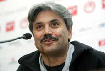 Δεν υπολογίζει στις απουσίες του Ολυμπιακού ο Λακόμπ, εκτιμά τη δύναμη του κόσμου