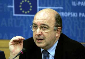 Ανοικτό το ενδεχόμενο αναθεώρησης του ελλείμματος πάνω από 5,5% το 2004