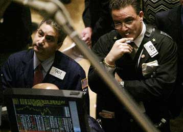 Στο «κόκκινο» η Γουόλ Στριτ, μεικτή εικόνα στα ευρωπαϊκά χρηματιστήρια την Πέμπτη