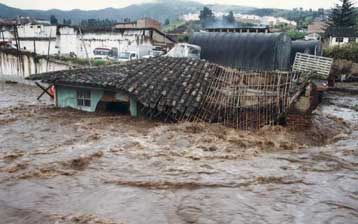 Στους 55 έφθασε ο αριθμός των νεκρών από πλημμύρες και κατολισθήσεις στην Κολομβία