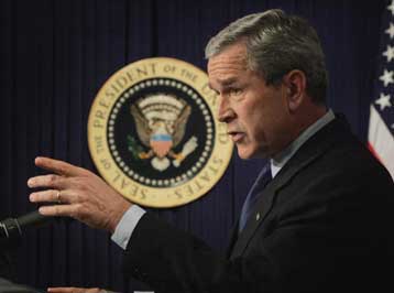 Γεφύρωση των διατλαντικών σχέσεων θα επιδιώξει στην ευρωπαϊκή του περιοδεία ο Μπους