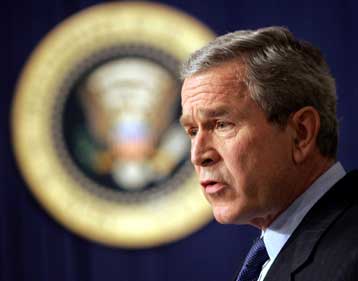 Η προσφυγή στη βία κατά του Ιράν δεν είναι η πρώτη επιλογή μας, τονίζει ο Μπους