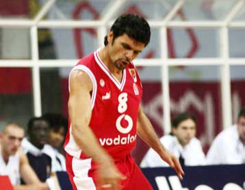 Πρόστιμο στους «ερυθρόλευκους» για τη βαριά ήττα από τον ΠΑΟ στο μπάσκετ