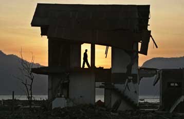 Ισχυρός σεισμός 6,9 Ρίχτερ σημειώθηκε το Σάββατο στην ανατολική Ινδονησία