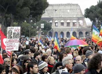 Την απελευθέρωση της Τζουλιάνα Σγκρένα και την απόσυρση από το Ιράκ ζητούν οι Ιταλοί
