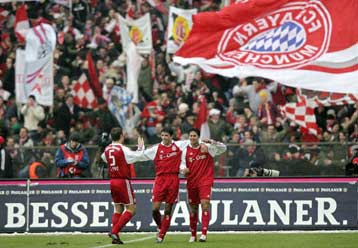 «Πεντάρα» η Μπάγερν στην Ντόρτμουντ και περιμένει το ματς της Σάλκε με την Γκλάντμπαχ