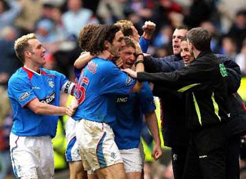 Πήρε το ντέρμπι η Ρέιντζερς και έκανε βήμα τίτλου